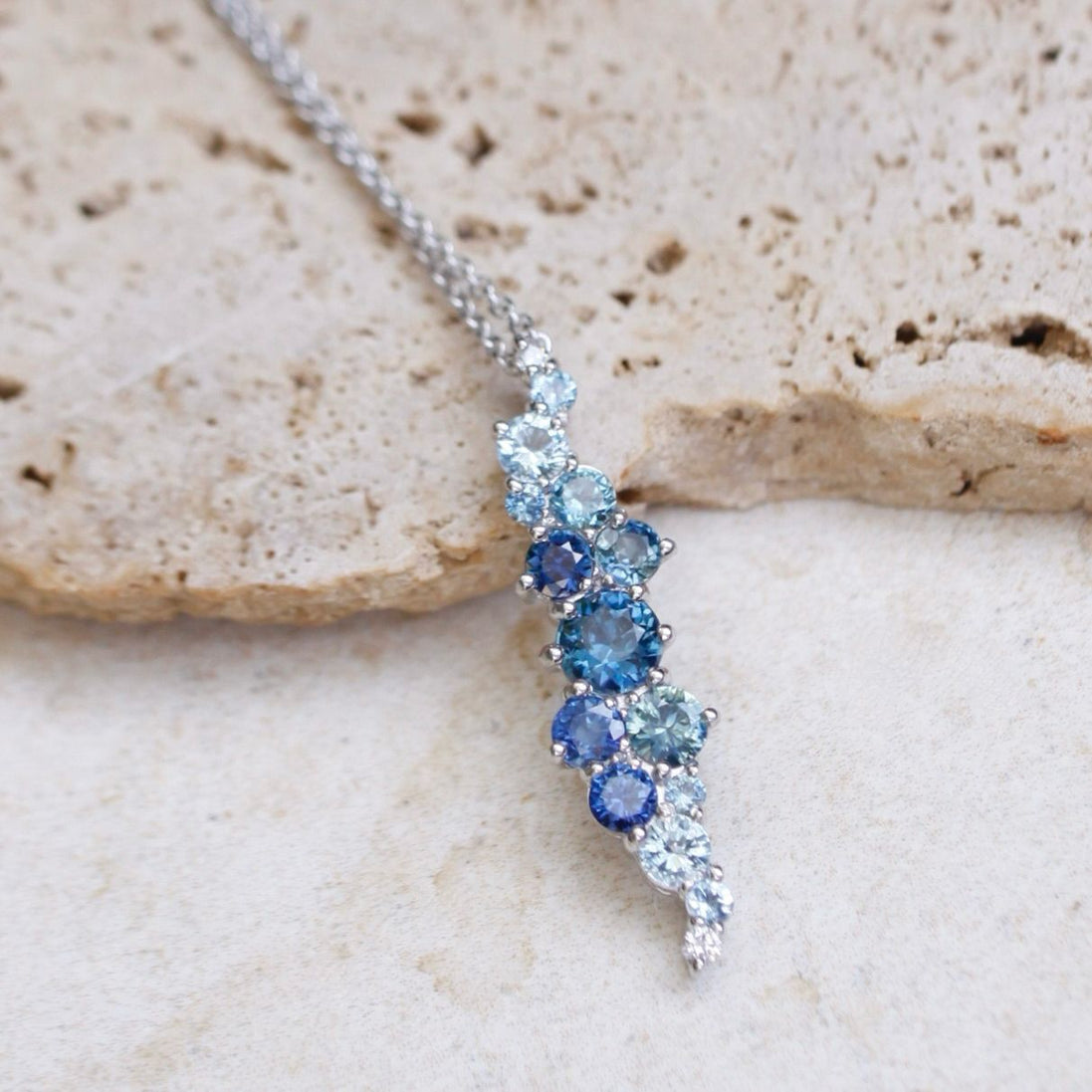 arnhem-waterfall-white-gold-sapphires-necklace2